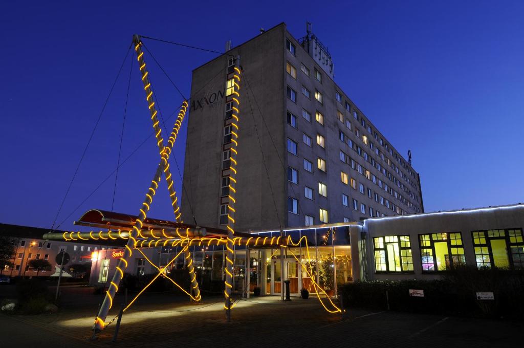 ein großes Gebäude mit einem Schild davor in der Unterkunft AXXON Hotel in Brandenburg an der Havel