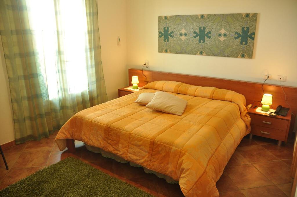 Postel nebo postele na pokoji v ubytování Hotel California