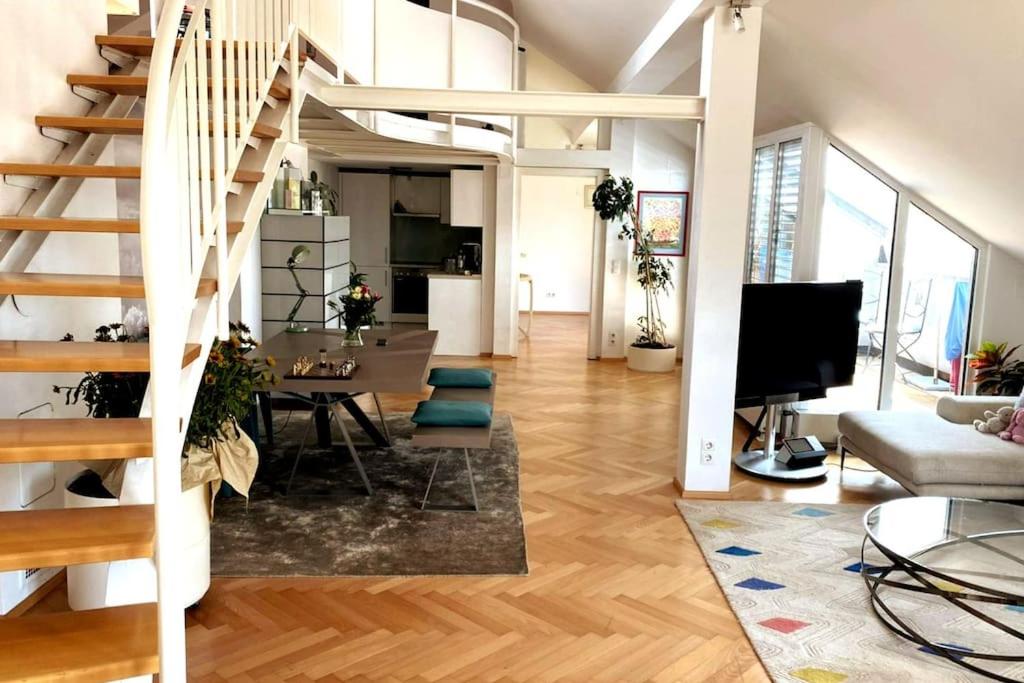SM110 "Chéri" Penthouse, Luxury Apartment next to Hotel Imperial
