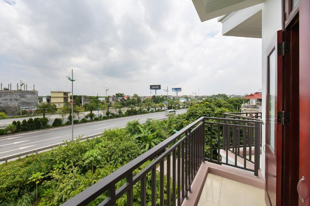 Balkón nebo terasa v ubytování Hanoi Airport Suites Hostel