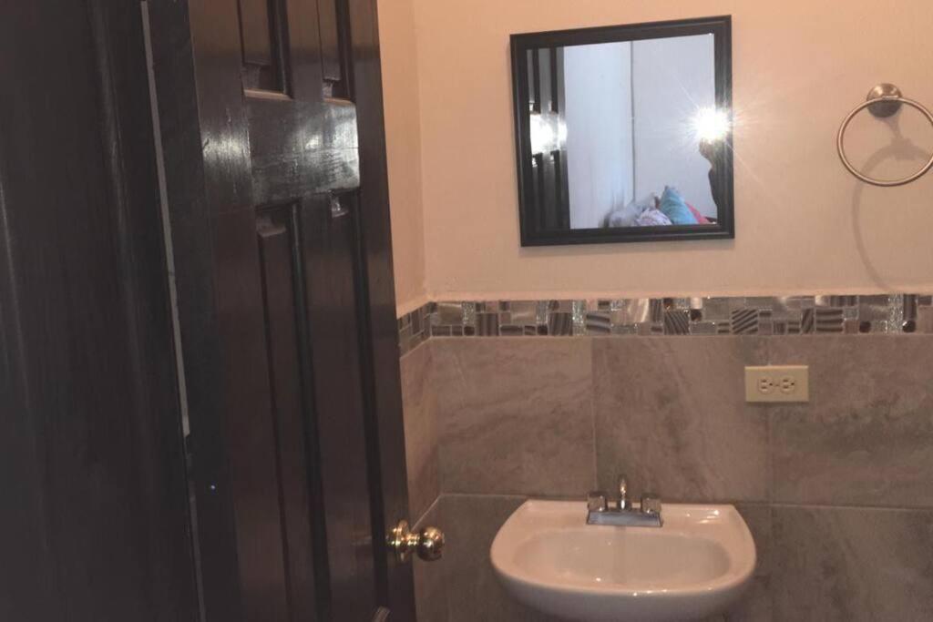 Departamento en planta baja en centro de Cananea - Apartamento De Dos Dormitorios