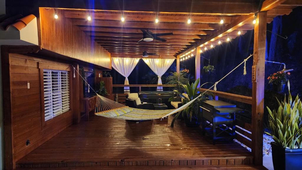 Posezení v ubytování Palm's Luxury Suite with Private Jacuzzi