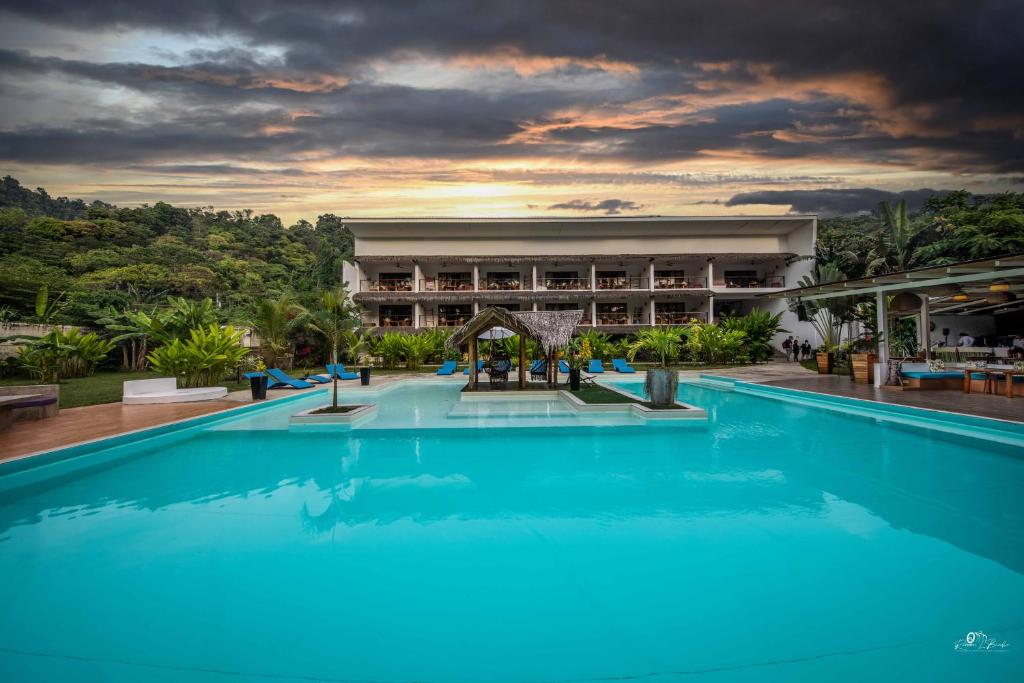 Bazén v ubytování El Nido Moringa Resort nebo v jeho okolí