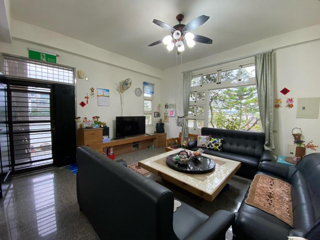 TV a/nebo společenská místnost v ubytování 豐綠民宿 Yilan Fenglu Homestay