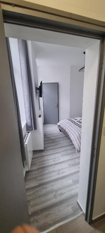 Posteľ alebo postele v izbe v ubytovaní air cosy valenciennes gare activité illégales interdit