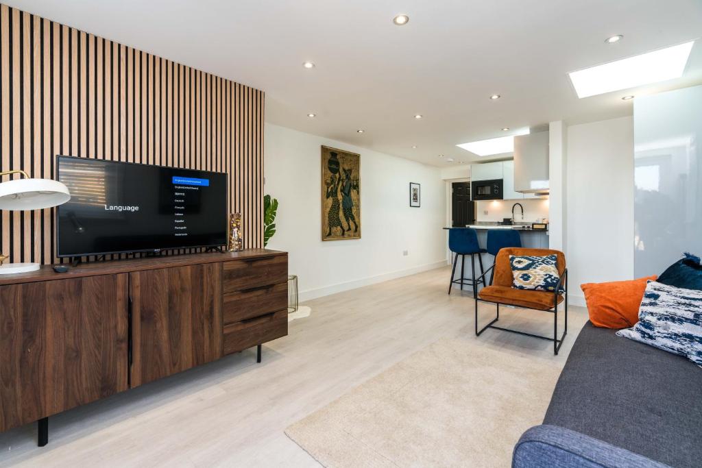 a living room with a large flat screen tv at Spacious Modern 2 Bedroom London Flat in Sydenham