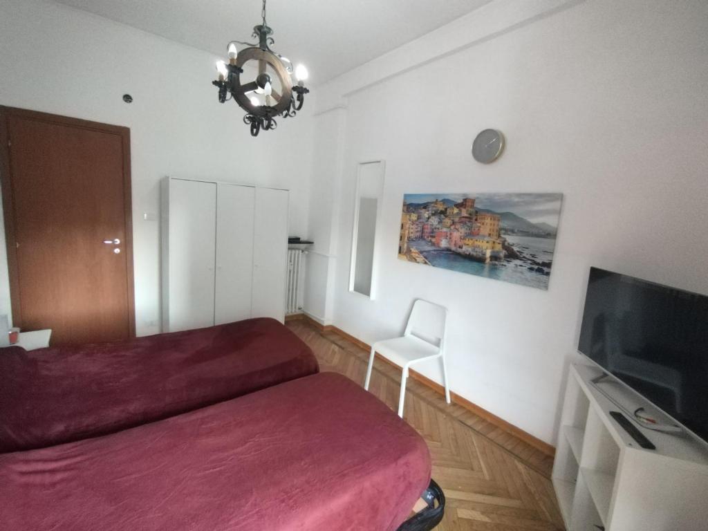 TV a/nebo společenská místnost v ubytování Roby's Rooms affittacamere a Genova, San Martino