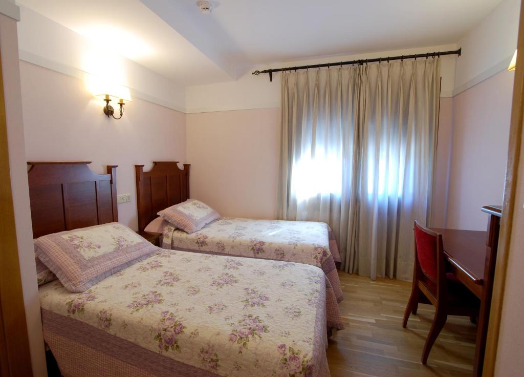 Postel nebo postele na pokoji v ubytování Hotel Bujaruelo
