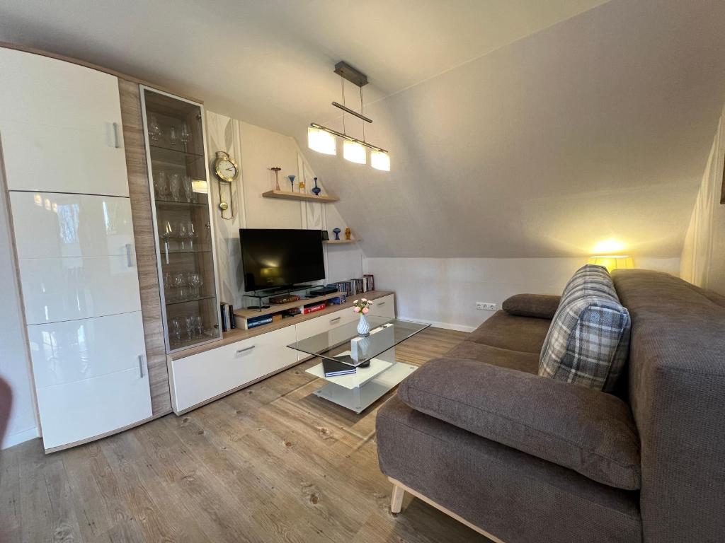 TV a/nebo společenská místnost v ubytování Peedy's luxuriöse 60m² Wohnung mit Balkonterrasse