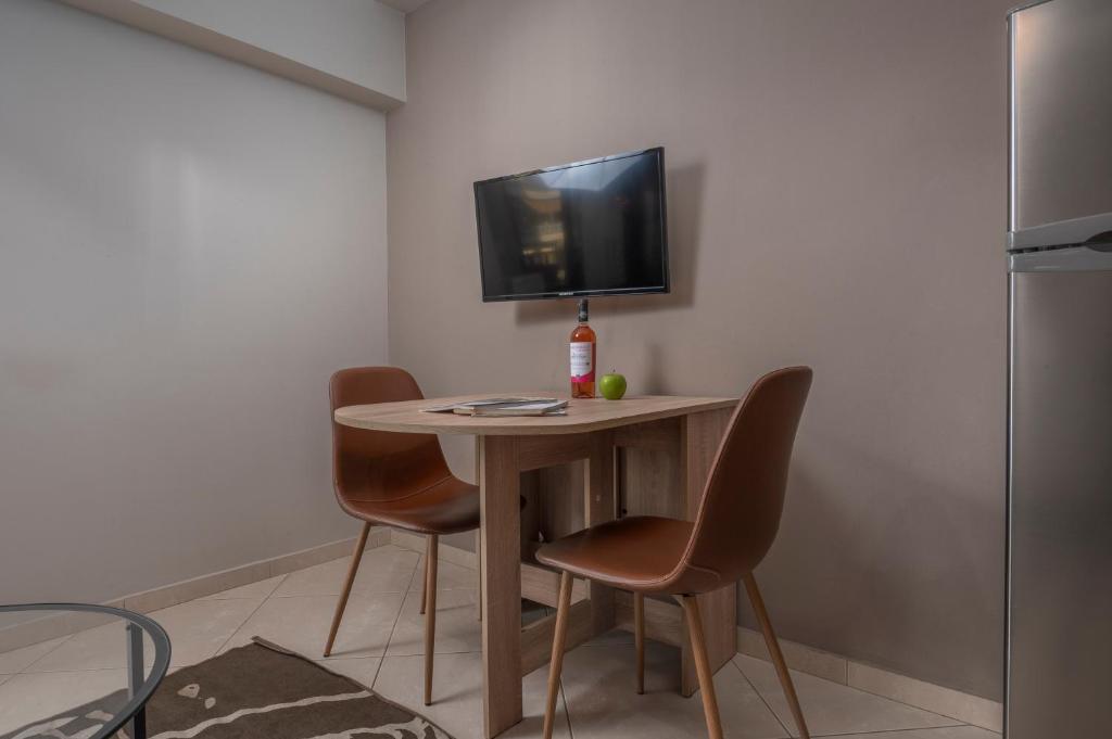 Antigonidon square 2 - 1