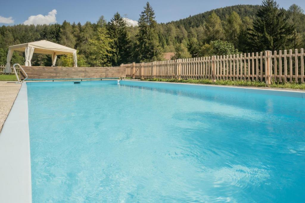 Bazén v ubytování Hotel Langeshof nebo v jeho okolí