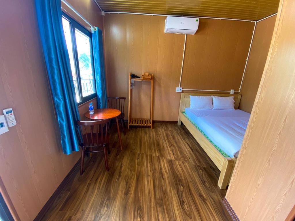 Ein Bett oder Betten in einem Zimmer der Unterkunft Plum Homestay
