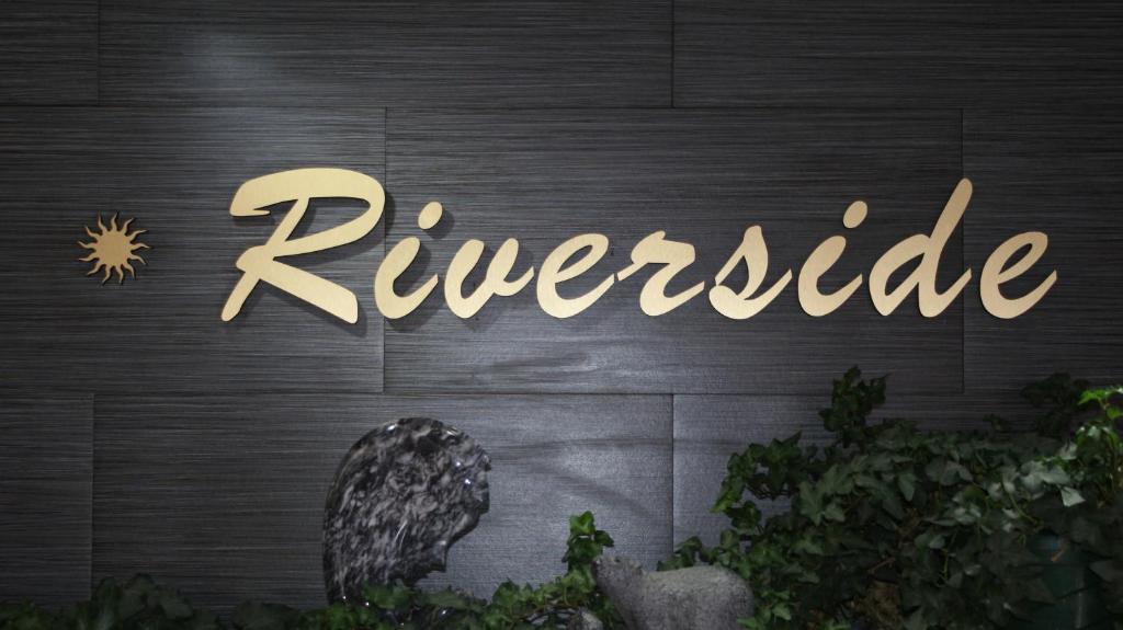 Certifikát, hodnocení, plakát nebo jiný dokument vystavený v ubytování Riverside Motel