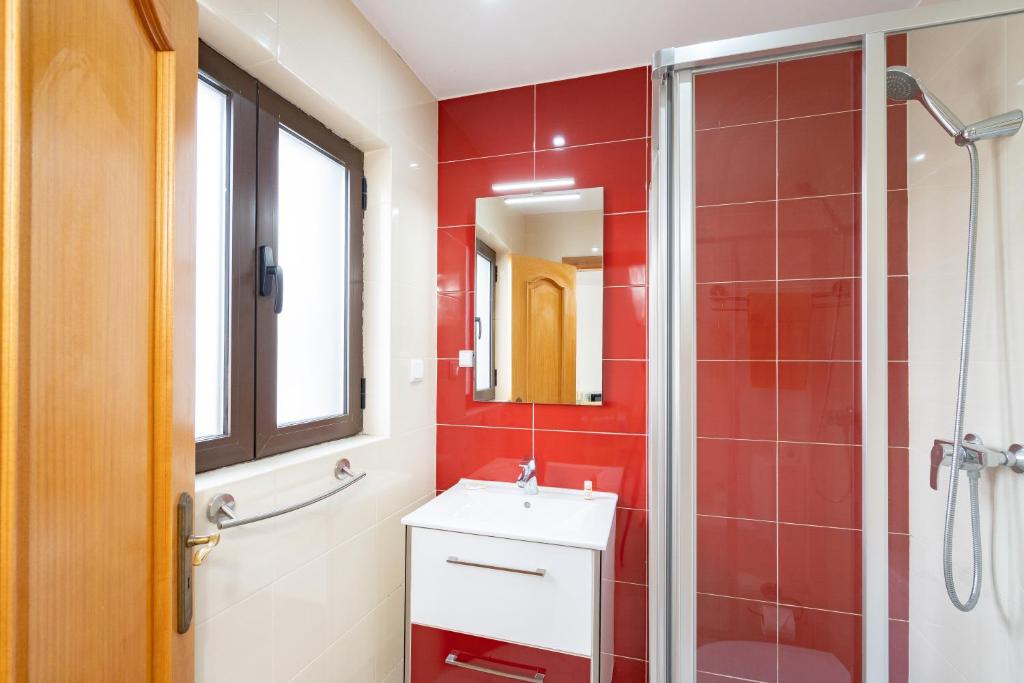 Koupelna v ubytování Apartamentos Vale de Carros by Umbral