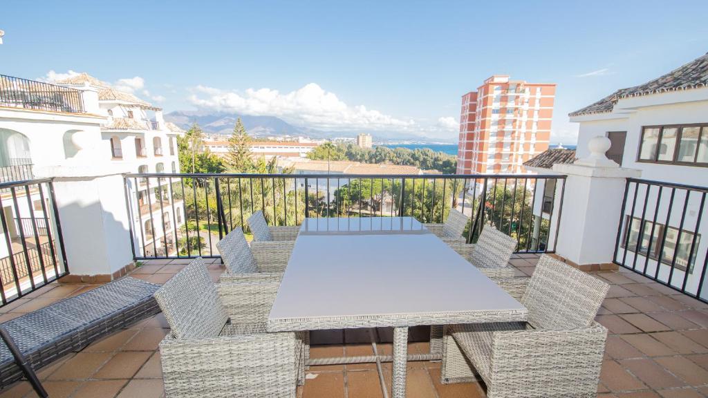 A balcony or terrace at Marina Duquesa 951