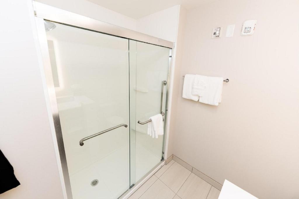 Holiday Inn Express & Suites Franklin - Berry Farms by IHG - Estándar Rey
