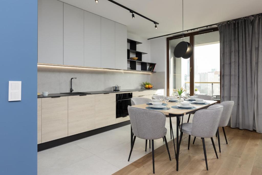 Fotografia z galérie ubytovania Business Apartment Wola with Parking Place by Noclegi Renters vo Varšave