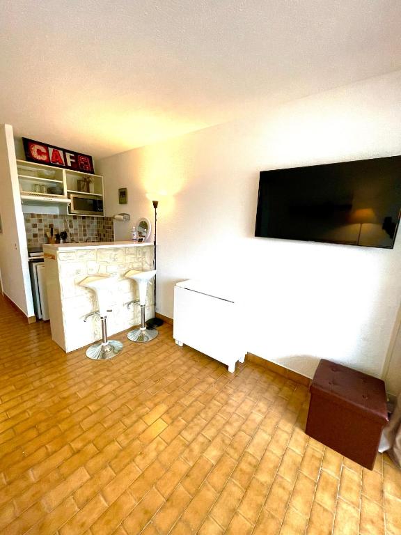 Kuchyňa alebo kuchynka v ubytovaní Chez Jorge et Mae - Studio 4 pers. La Frégate - Grau du Roi- France