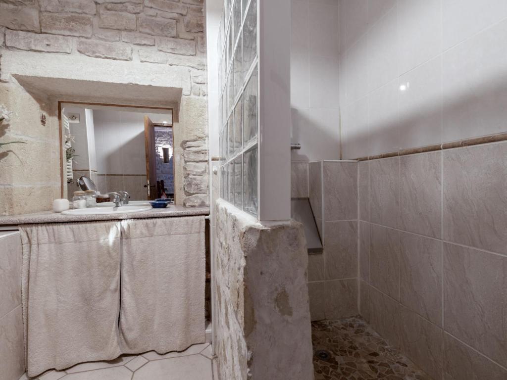 Koupelna v ubytování Apartment Belles Pierres by Interhome