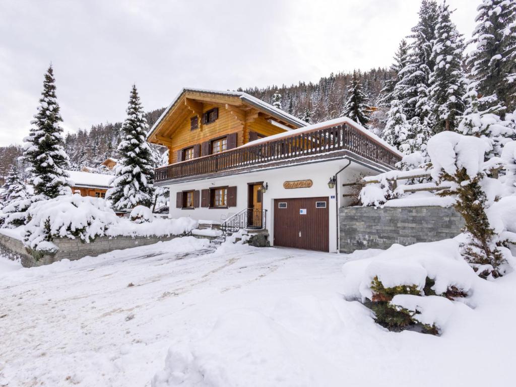 Chalet Eloise by Interhome v zimě