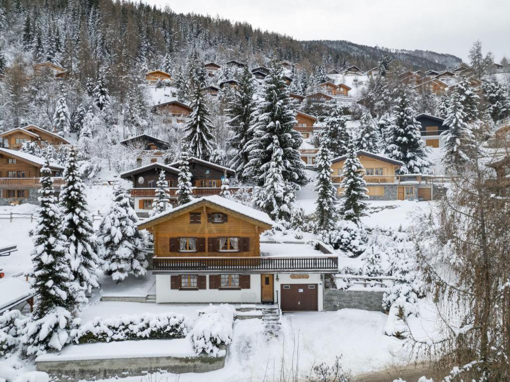 Chalet Eloise by Interhome v zimě