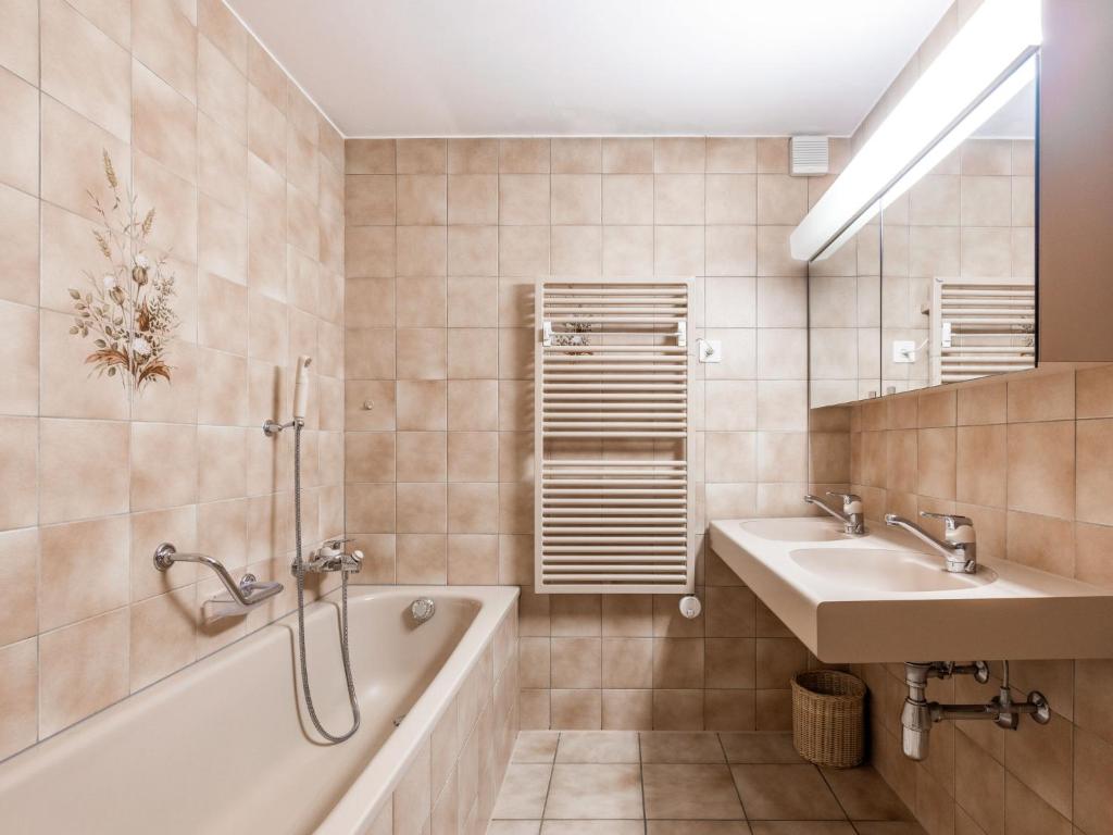 Koupelna v ubytování Chalet Eloise by Interhome