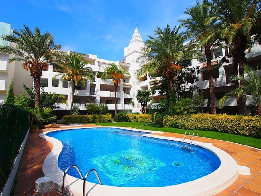 Fotografie z fotogalerie ubytování Superbe appartement en résidence avec piscine. v destinaci Roses