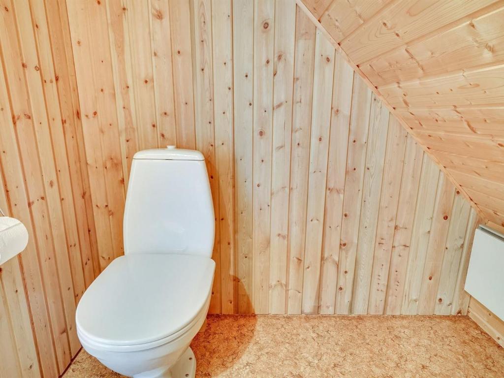 Koupelna v ubytování Holiday Home Inra - 400m from the sea by Interhome