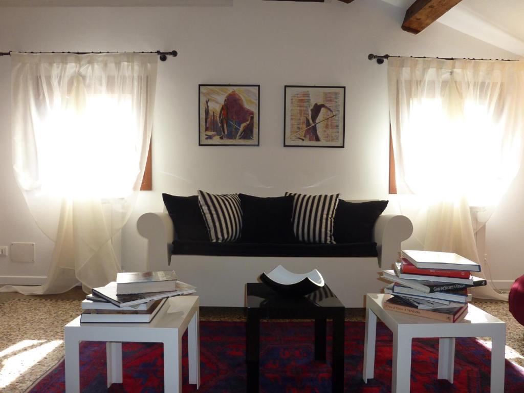 a living room with two tables and a couch at Corte delle Ancore in Venice