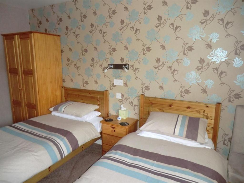 Postel nebo postele na pokoji v ubytování Heidl Guest House partner with Grampian Hotel