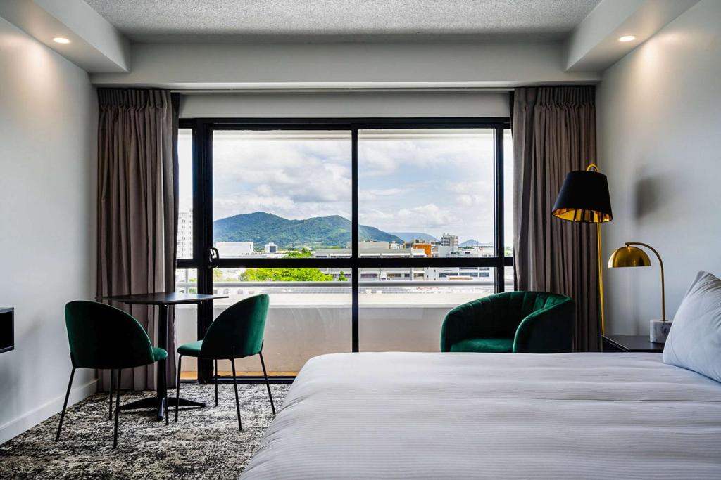 Nespecifikovaný výhled na hory nebo výhled na hory při pohledu z hotelu