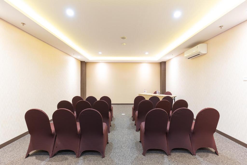 Posezení v ubytování Great Diponegoro Hotel Surabaya