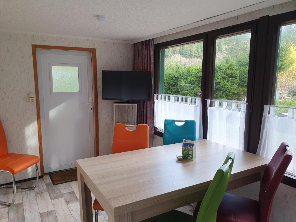 Ferienhäuser & Bungalows - Naturcamp Meyersgrund im Thüringer Wald - Twee Slaapkamers Huis
