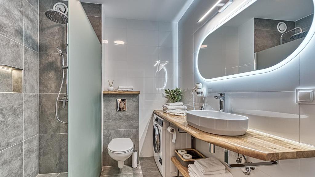 Kúpeľňa v ubytovaní Apartament A2 DOMiTU z Basenem, Sauną, Jacuzzi - 5D Apartments