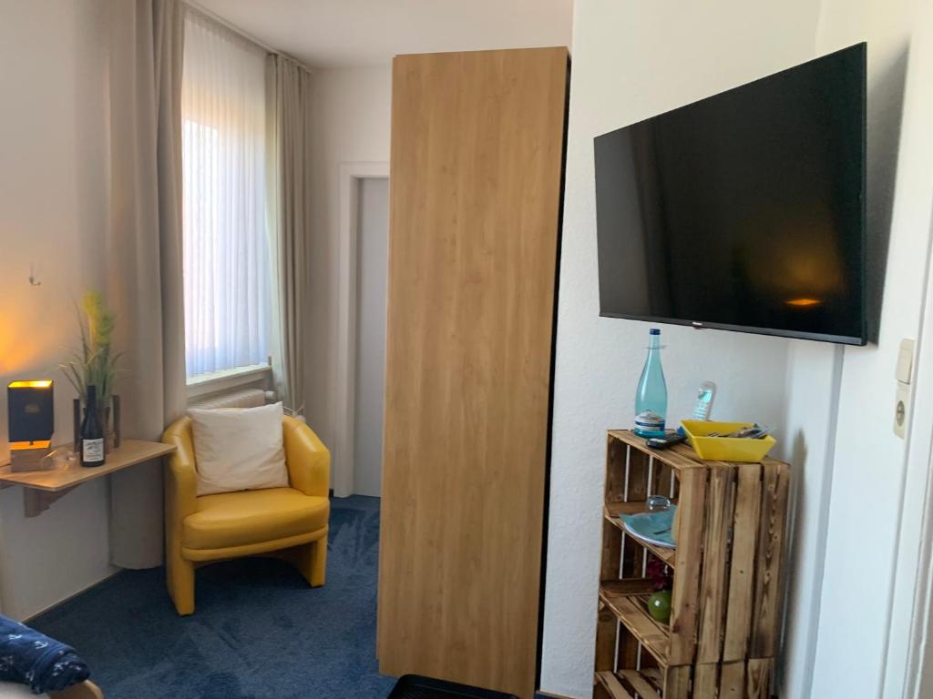 TV a/nebo společenská místnost v ubytování Hotel Meerblick garni