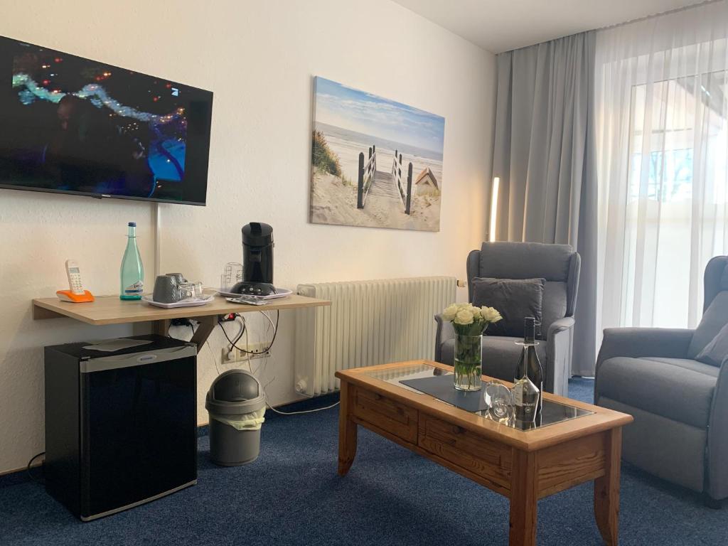 TV a/nebo společenská místnost v ubytování Hotel Meerblick garni