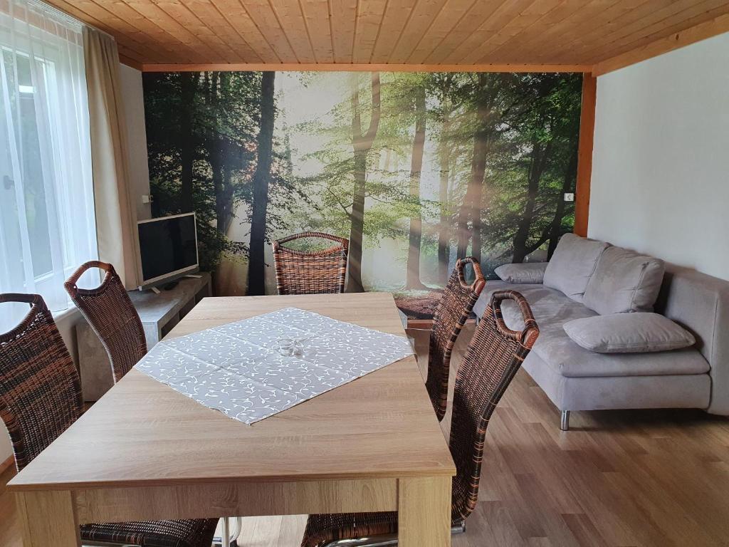 Ferienhäuser & Bungalows - Naturcamp Meyersgrund im Thüringer Wald - Twee Slaapkamers Huis