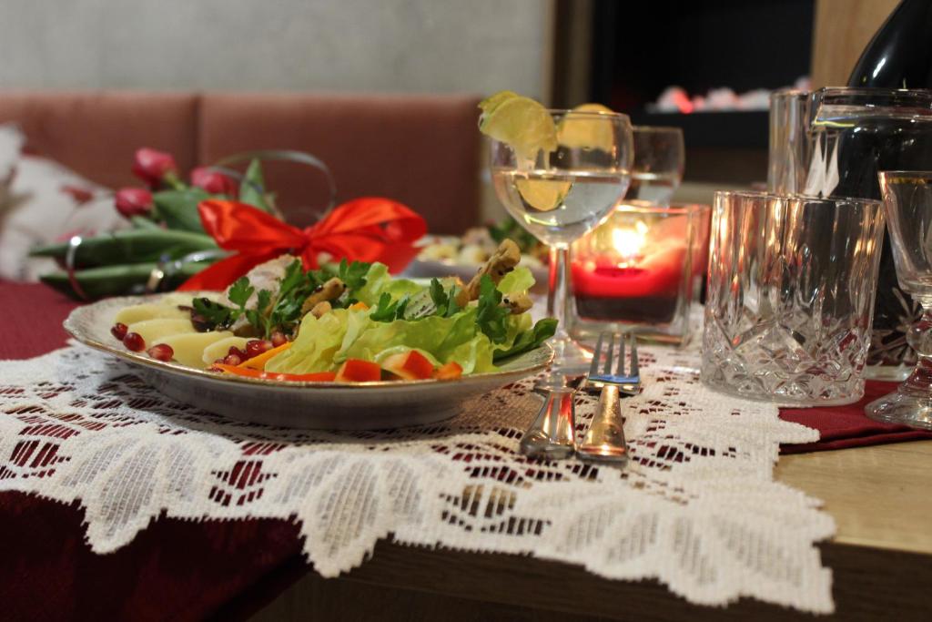 Jedlo v ubytovaní bed & breakfast alebo blízkom okolí