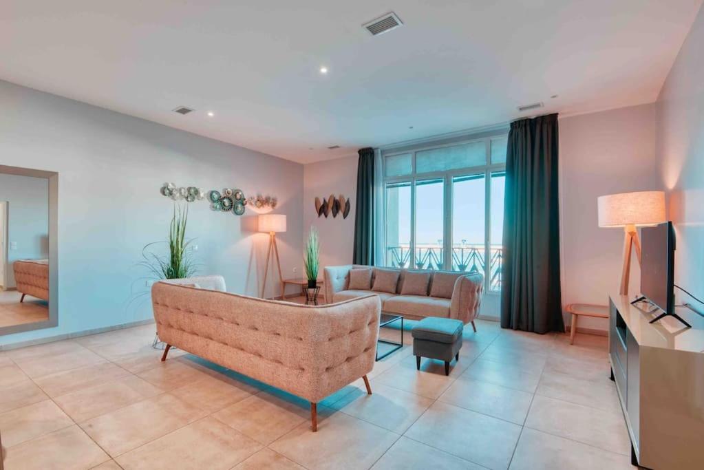 Posedenie v ubytovaní Luxury Apartment Joliette