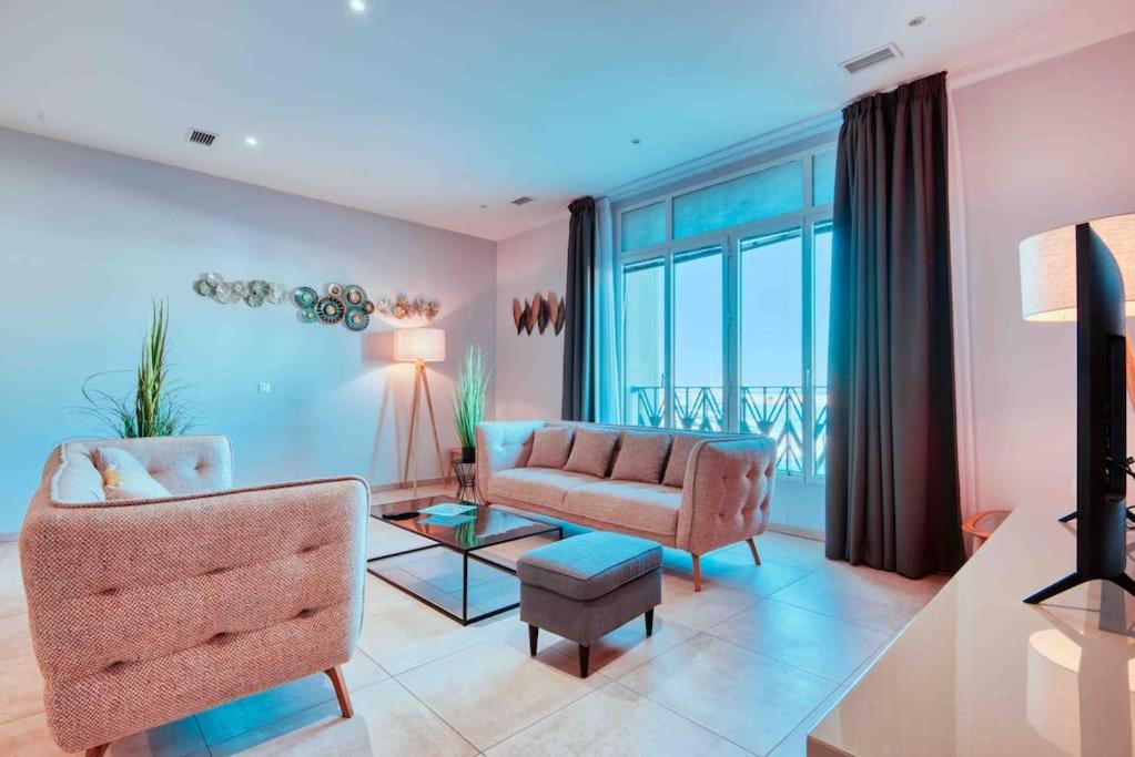 Posedenie v ubytovaní Luxury Apartment Joliette