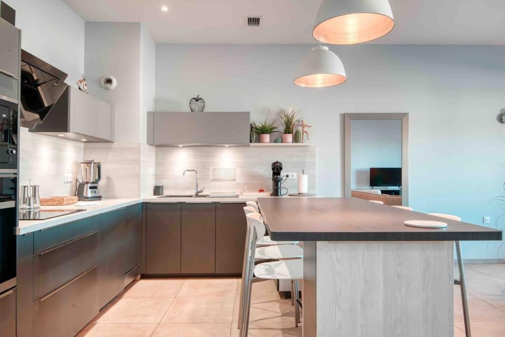 Kuchyňa alebo kuchynka v ubytovaní Luxury Apartment Joliette