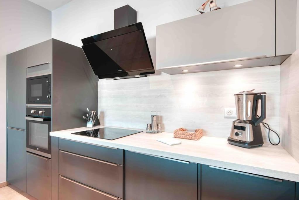 Kuchyňa alebo kuchynka v ubytovaní Luxury Apartment Joliette