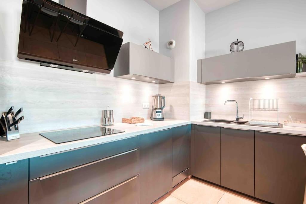 Kuchyňa alebo kuchynka v ubytovaní Luxury Apartment Joliette