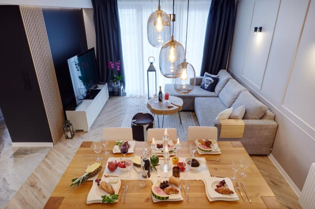 Svetainės erdvė apgyvendinimo įstaigoje Apartament Heaven