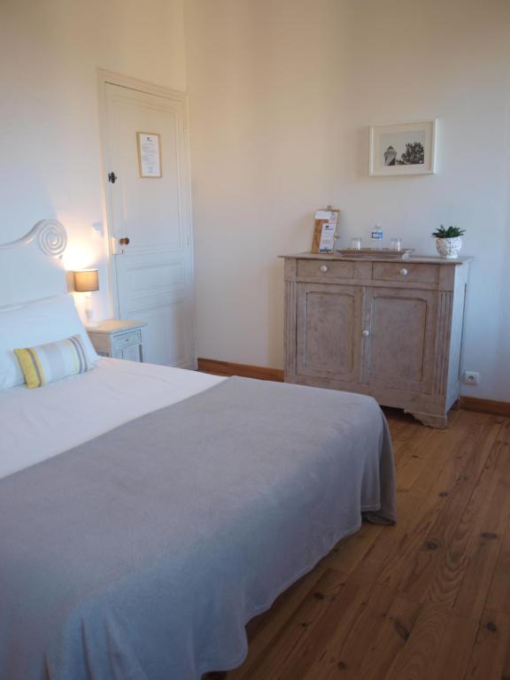 a bedroom with a large bed and a dresser at L&#39;Estanquet Bed and Breakfast pdj offert in Gastes