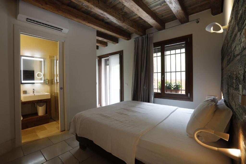 Postel nebo postele na pokoji v ubytování Hotel Antica Abbazia