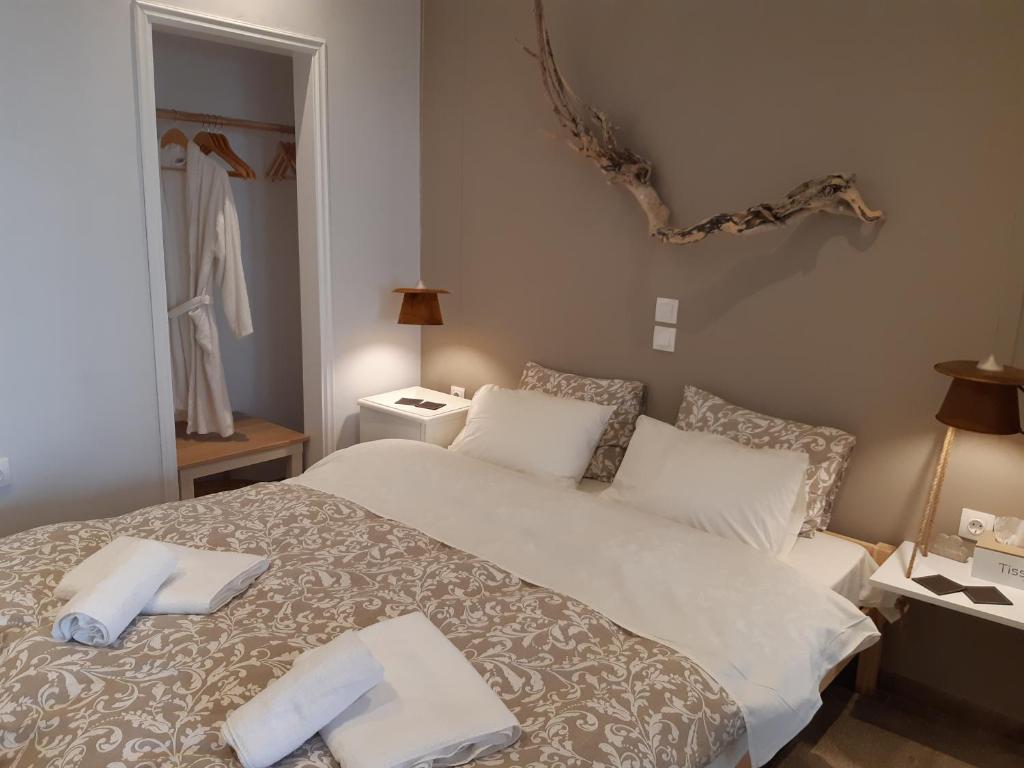 Postel nebo postele na pokoji v ubytování Delphic Moments I Cozy apt 1BR 2BA 2 double beds