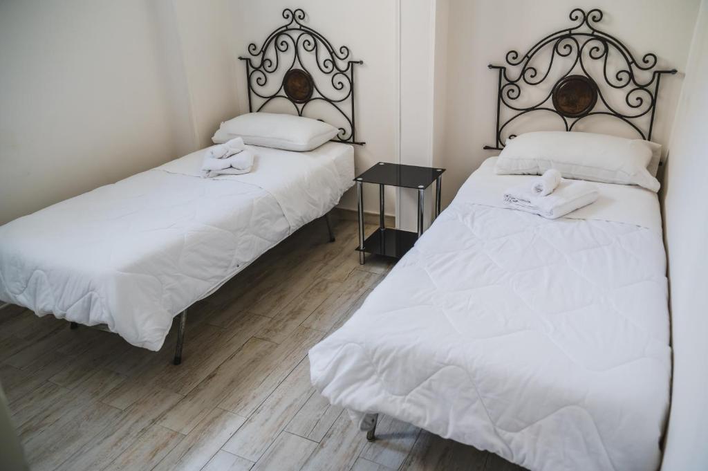 Łóżko lub łóżka w pokoju w obiekcie Casa Caterina Appartamento al Centro di Taormina