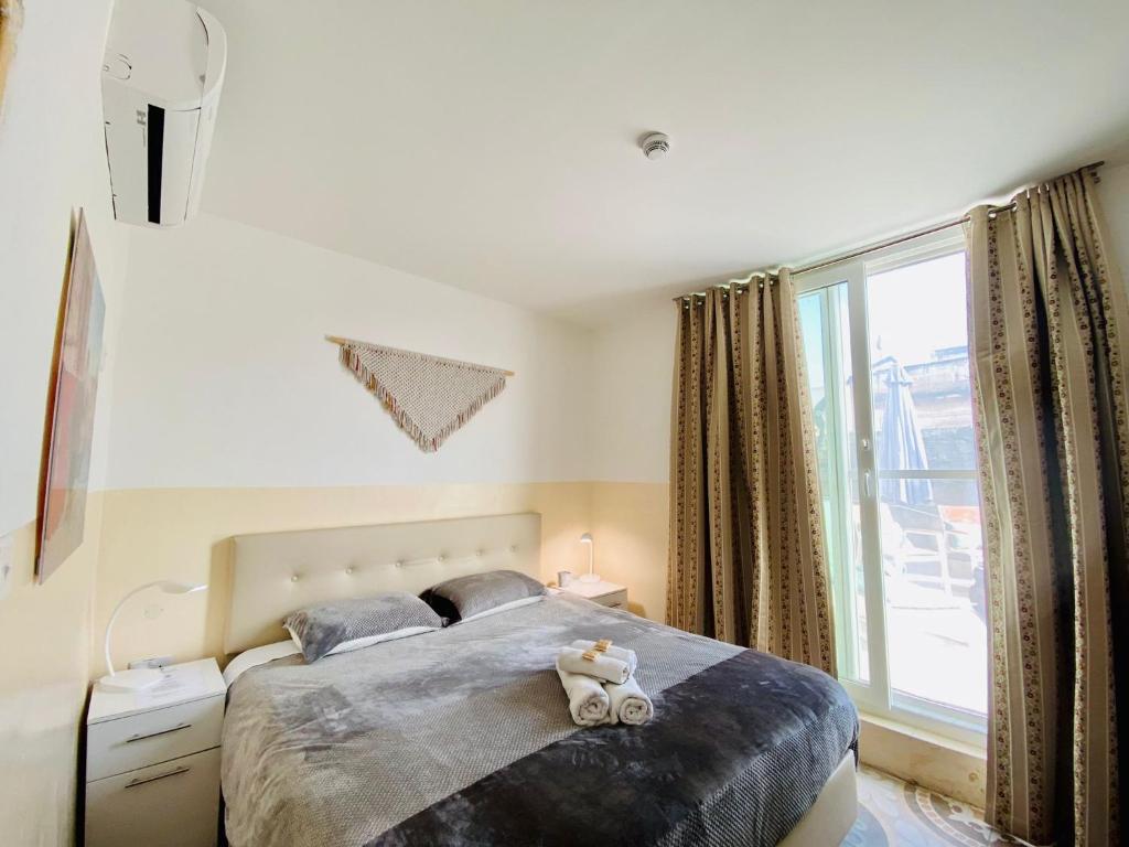 The Maltese Sun - 19