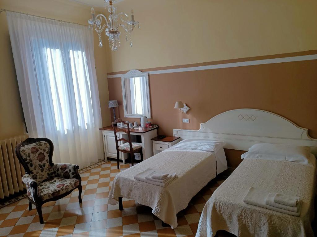 Łóżko lub łóżka w pokoju w obiekcie Guest House Domo Florenzia